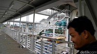 Bus TransJakarta koridor 13 rute Kapten Tendean, Mampang-Ciledug ditargetkan beroperasi pada bulan Juni 2017. Saat ini koridor bus TransJakarta sepanjang 9,3 kilometer ini masih dalam tahap penyelesaian.