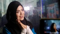 Jadi cinta beneran atau engga ya? Pool/Ismail/detikFoto.