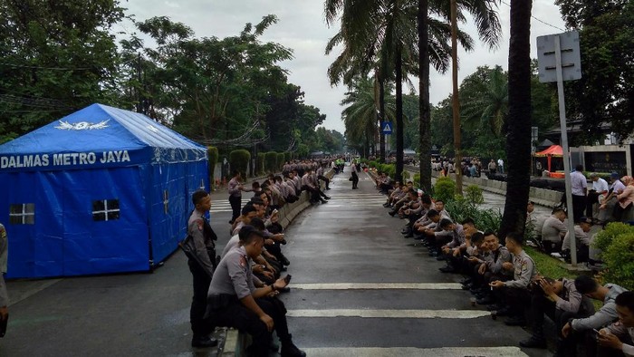 Massa Mulai Berdatangan ke Lokasi Sidang Ahok