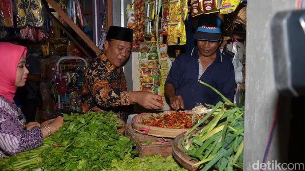 Bupati dan Wakil Bupati Lamongan cek harga cabai
