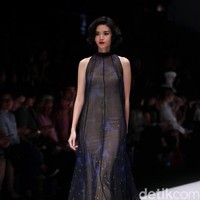 Koleksi terbaru dari busana Billy Tjong di Jakarta Fashion Week 2017. Senayan City. Jakarta. [Foto: Mohammad Abduh/Wolipop]