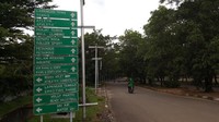 Banyak ruang terbuka hijau di kawasan Jakabaring Sport City. Lewat petunjuk arah ini pengunjung bisa menentukan ingin mendatangi venue cabang olahraga yang diminati.