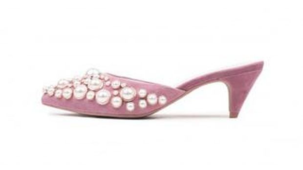 5 Selop Stylish Seperti yang Dipakai Jokowi Hingga Gigi Hadid