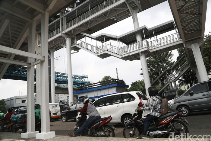 PT TransJ soal Halte Menjulang Koridor 13: Bangun Lift dan Eskalator