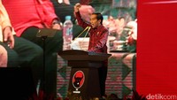 Presiden Jokowi menyampaikan pidatonya.