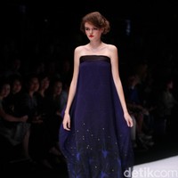 Koleksi terbaru dari busana Billy Tjong di Jakarta Fashion Week 2017. Senayan City. Jakarta. [Foto: Mohammad Abduh/Wolipop]
