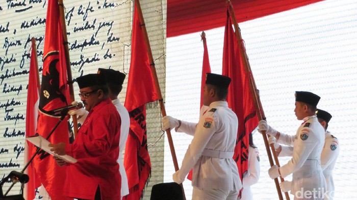 Rano Karno Bacakan Dedication of Life di HUT Ke-44 PDIP