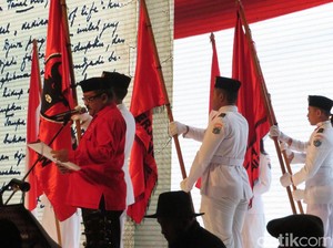 Rano Karno Bacakan Dedication of Life di HUT Ke-44 PDIP