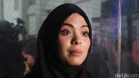 Saat ditanya hal tersebut, baik Vebby maupun Iki tak mau menanggapi hal tesebut. Pool/Ismail/detikFoto.