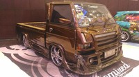 Mitsubishi L-300 Pick Up menjadi model terlaris ke-15 dengan berhasil terjual mencapai 1.573 unit, Foto: Imam Wahyudiyanta