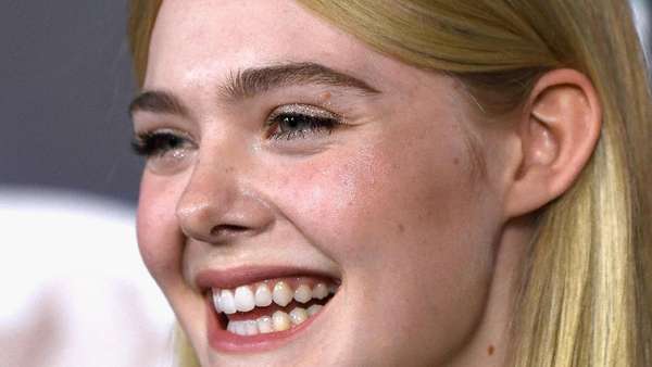 Angelic Look! Elle Fanning Bikin Jatuh Hati Angelic Look! Elle Fanning Bikin Jatuh Hati