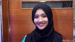 Tampil Berhijab Febby BLINK Bikin Pangling