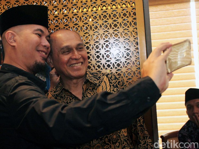 Ahmad Dhani Rogoh Jutaan Rupiah untuk 1000 Balon di Ultah Shafeea