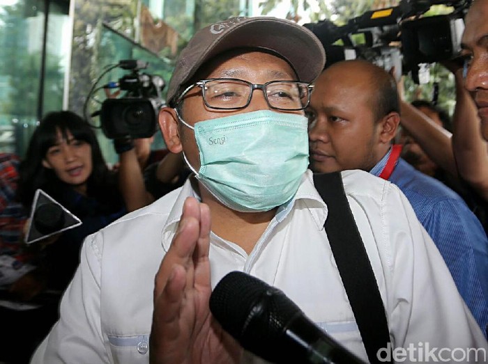 Penyidik KPK memanggil Anas Urbaningrum untuk menjalani pemeriksaan sebagai saksi dalam kasus dugaan korupsi pengadaan proyek e-KTP.