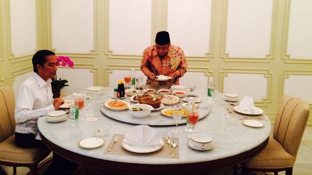Jokowi Menjamu Ketum PBNU Makan Siang di Istana