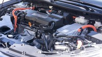 Honda Accord Hybrid terbaru menggunakan generasi ketiga mesin Two-Motor Hybrid Powertrain yang didukung 2.0L DOHC i-VTEC Atkinson 4 silinder dengan efisiensi termal 40% untuk menghasilkan torsi 232 lb.-ft dan tenaga 212 Hp. Seperti sebelumnya, Honda Accord Two-Motor System beroperasi tanpa membutuhkan transmisi automatic konvensional. Foto: Pool (Motor1)