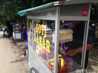 Roti Bakar Aneka Isian yang Legit Harum