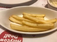 Viral, Kisah Vyna yang Gigit Kecoa Saat Makan Holycow!