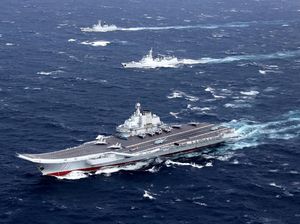 Tegang! China Kerahkan 2 Kapal Induk-Puluhan Kapal Militer ke Dekat Taiwan