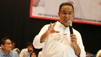 Anies Baswedan menyampaikan pidatonya.