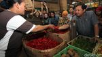 Anggota DPR Cek Harga Cabai di Pasar Palmerah