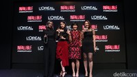 Pose Maudy bersama Dian Sastro dan Hellua di depan kamera. Pool/Ismail/detikFoto.