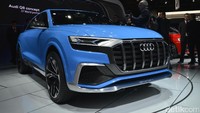 Meski desain atapnya agak miring dengan garis atap sebuah coupe, penumpang di kursi belakang dijamin Audi bakal masih bisa menikmati banyak ruang yang kosong.