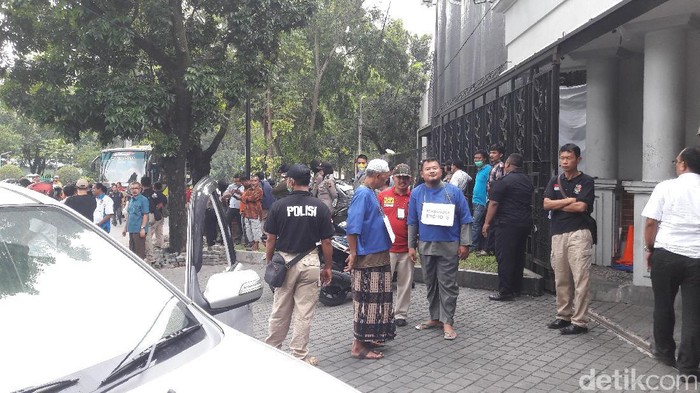 Polisi Gelar Rekonstruksi Kasus Sweeping Social Kitchen Solo