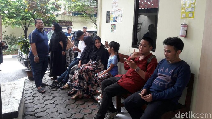 Keluarga Taruna STIP yang Tewas Diduga Dianiaya Datangi RS Polri