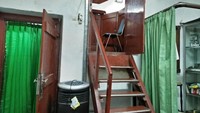 Ruang doa di belakang altar ini unik. Karena ternyata ruangan memiliki koneksi langsung ke atas altar (Bona/detikTravel)