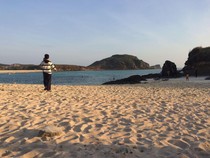 Pantai Tanjung Aan: Surga Tersembunyi di Lombok yang Wajib Dikunjungi
