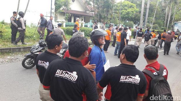  rekonstruksi kasus perusakan dan penganiayaan yang terjadi di Restoran Social Kitchen, Solo, Rabu (11/1/2017)