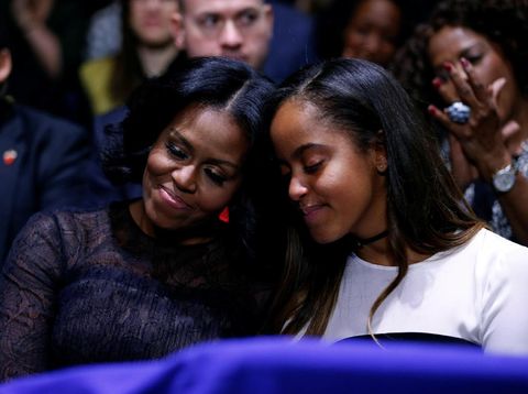 Fokus Belajar, Sasha Obama Absen di Acara Perpisahan Ayahnya