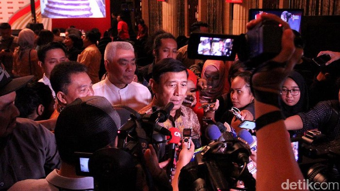 Wiranto Instruksikan Pemain Muda Timba Ilmu di Superliga Badminton