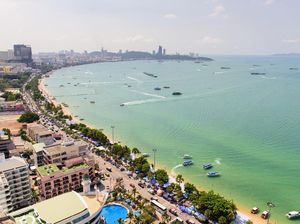 Iyuh, Turis Seenaknya Kencing di Pantai Thailand, Warlok Murka!