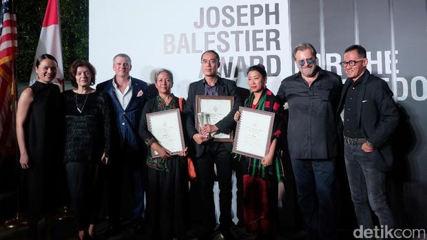 Seniman Myanmar Aye Ko Raih Penghargaan Joseph Balestier 2017