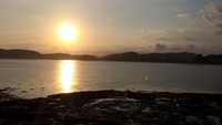 Sunset romantis pun jadi suatu hal yang harus diincar di Pantai Tanjung Aan (Masaul/detikTravel)