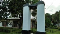 Ada pula lonceng gereja dengan tinggi sekitar 4 meter yang dibunyikan sebelum ibadah dimulai. Lonceng ini juga ada sejak dulu. Namun lonceng aslinya disimpan di sekretariat dan digantikan dengan replikanya (Bona/detikTravel)
