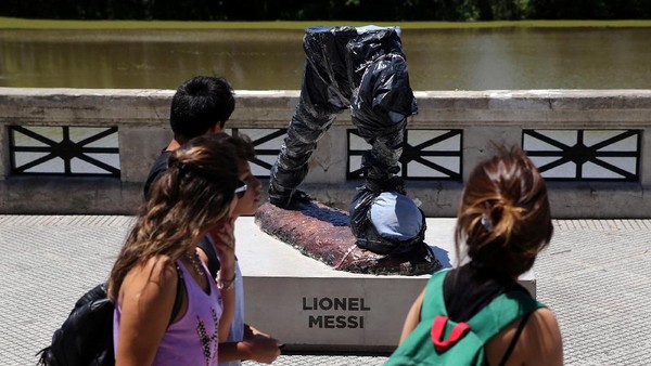 Ini Dia Patung Messi yang Dirusak