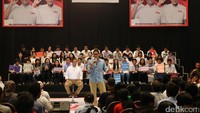 Keduanya membawa sejumlah isu seperti pendidikan, pembangunan humanis dan pembangunan pesisir Jakarta.