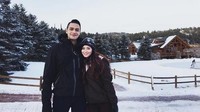 Mereka pun terlihat sangat bahagia di momen liburannya tersebut. (Dok. Instagram/asmirandah89)