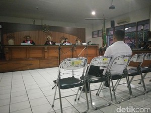 Bupati Subang Nonaktif Ojang Sohandi Divonis 8 Tahun Penjara