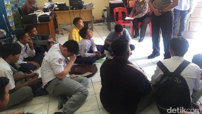 27 Pelajar yang Main di Warnet Saat Jam Sekolah Terjaring Razia