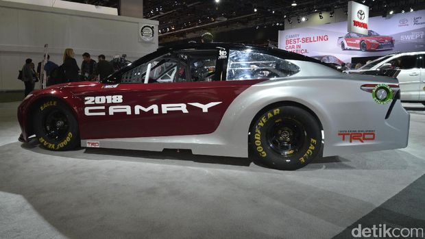 Toyota Luncurkan Camry untuk Balap
