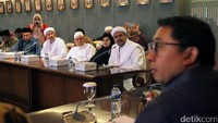 Habib Rizieq Shihab menjelaskan mengenai kronologis demo 212 dan menolak demo tersebut dikatakan untuk melakukan makar.