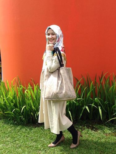 Foto: Pesona Hijab Dias Kinanthi, Adik Bungsu Penyanyi Andien