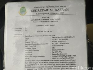 Para Guru Honorer Ini Baru Tahu Tertipu Saat Tiba di Gedung Sate