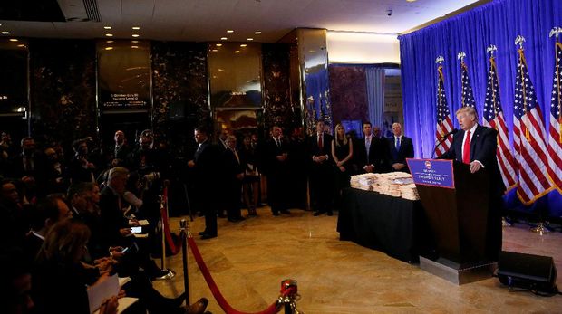 Trump saat menggelar konferensi pers di lobi Trump Tower
