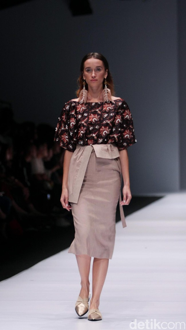 Koleksi Toton Januar di Jakarta Fashion Week 2017. Senayan City. Jakarta. [Foto: Mohammad Abduh/Wolipop]