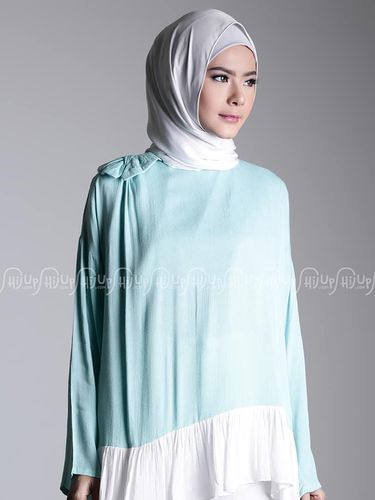 6 Busana Hijab dari Dian Pelangi Hingga Itang Yunasz di Bawah Rp 300 Ribu